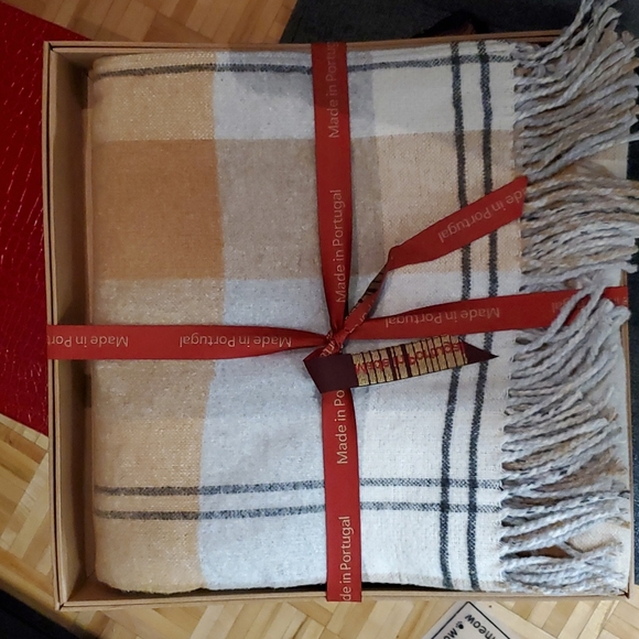 Roca Home Other - Roca Home throw